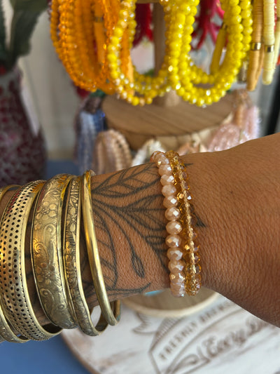 Beaded bracelet: Assorted gold
