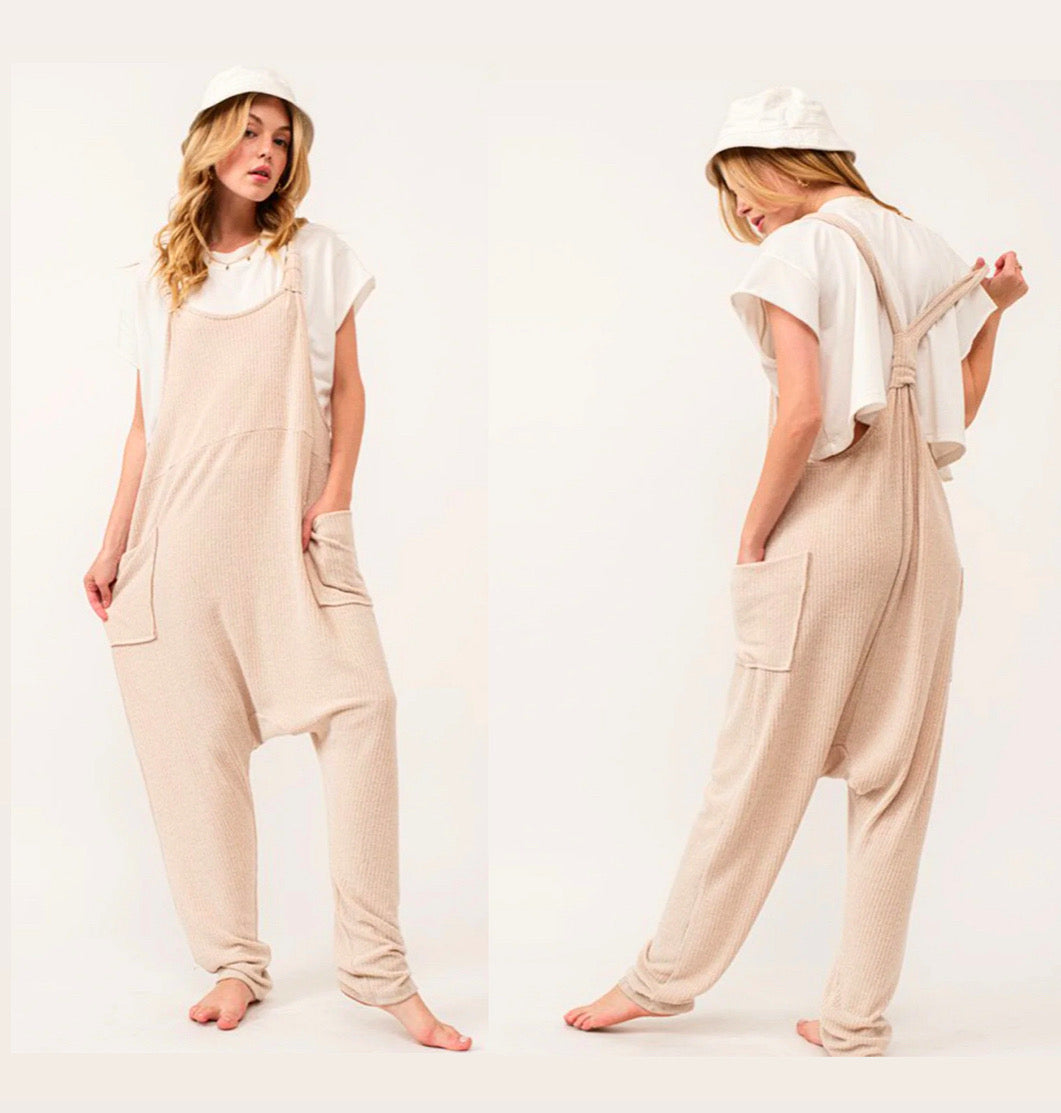 WOMEN'S SLEEVELESS FRONT POCKET STRAIGHT LEG WAFFLE JUMPSUIT